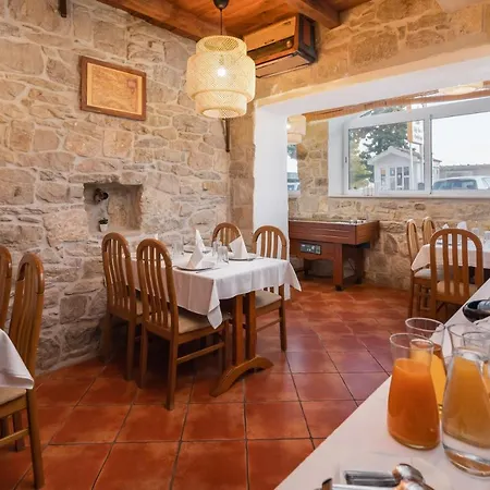 לינה וארוחת בוקר Solar 3*